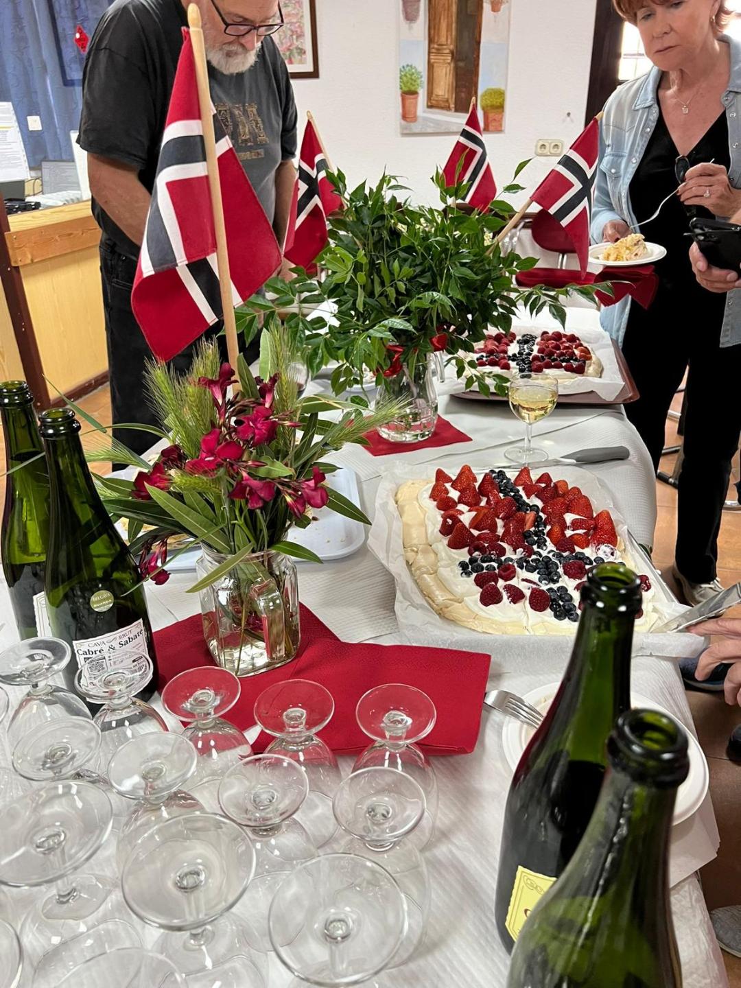 Celebrating Norwegian Day with Cake and Cava